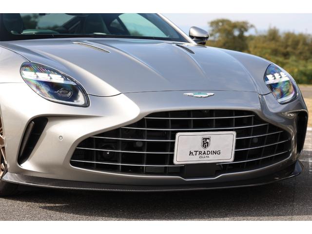 ヴァンテージ ベースグレード　現行　新車保証　Ｂｏｗｅｒｓ＆Ｗｉｌｋｉｎｓ　スポーツプラスシート　ベンチレーター　スモークドテール　２１Ｙスポーク鍛造ＡＷ　カーボンセラミックブレーキ　グロス２×２ツインカーボンファイバーロアー（27枚目）