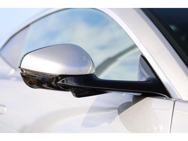 ヴァンテージ ベースグレード　現行　新車保証　Ｂｏｗｅｒｓ＆Ｗｉｌｋｉｎｓ　スポーツプラスシート　ベンチレーター　スモークドテール　２１Ｙスポーク鍛造ＡＷ　カーボンセラミックブレーキ　グロス２×２ツインカーボンファイバーロアー（28枚目）