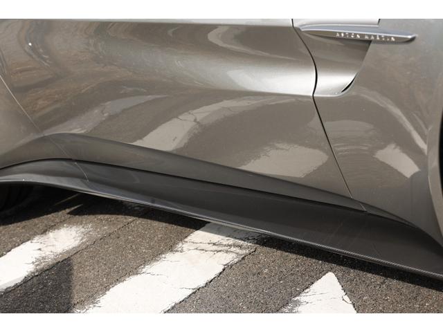 ヴァンテージ ベースグレード　現行　新車保証　Ｂｏｗｅｒｓ＆Ｗｉｌｋｉｎｓ　スポーツプラスシート　ベンチレーター　スモークドテール　２１Ｙスポーク鍛造ＡＷ　カーボンセラミックブレーキ　グロス２×２ツインカーボンファイバーロアー（29枚目）