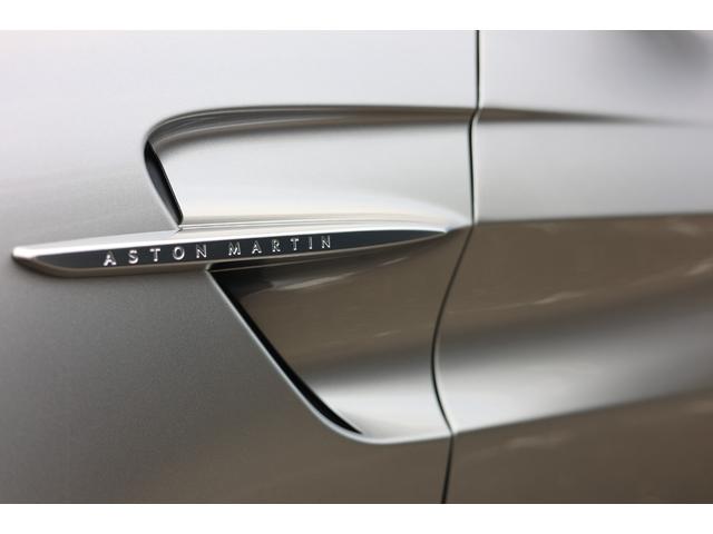 ヴァンテージ ベースグレード　現行　新車保証　Ｂｏｗｅｒｓ＆Ｗｉｌｋｉｎｓ　スポーツプラスシート　ベンチレーター　スモークドテール　２１Ｙスポーク鍛造ＡＷ　カーボンセラミックブレーキ　グロス２×２ツインカーボンファイバーロアー（34枚目）