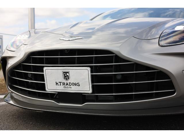 ヴァンテージ ベースグレード　現行　新車保証　Ｂｏｗｅｒｓ＆Ｗｉｌｋｉｎｓ　スポーツプラスシート　ベンチレーター　スモークドテール　２１Ｙスポーク鍛造ＡＷ　カーボンセラミックブレーキ　グロス２×２ツインカーボンファイバーロアー（41枚目）