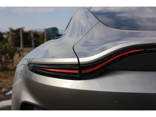 ヴァンテージ ベースグレード　現行　新車保証　Ｂｏｗｅｒｓ＆Ｗｉｌｋｉｎｓ　スポーツプラスシート　ベンチレーター　スモークドテール　２１Ｙスポーク鍛造ＡＷ　カーボンセラミックブレーキ　グロス２×２ツインカーボンファイバーロアー（43枚目）