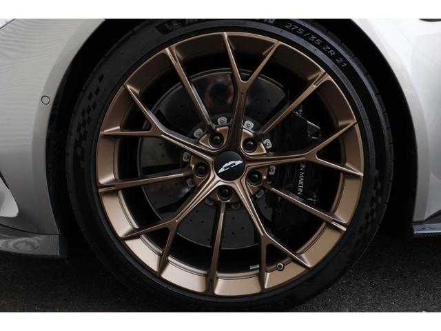 ヴァンテージ ベースグレード　現行　新車保証　Ｂｏｗｅｒｓ＆Ｗｉｌｋｉｎｓ　スポーツプラスシート　ベンチレーター　スモークドテール　２１Ｙスポーク鍛造ＡＷ　カーボンセラミックブレーキ　グロス２×２ツインカーボンファイバーロアー（55枚目）