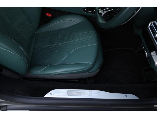 ヴァンテージ ベースグレード　現行　新車保証　Ｂｏｗｅｒｓ＆Ｗｉｌｋｉｎｓ　スポーツプラスシート　ベンチレーター　スモークドテール　２１Ｙスポーク鍛造ＡＷ　カーボンセラミックブレーキ　グロス２×２ツインカーボンファイバーロアー（56枚目）