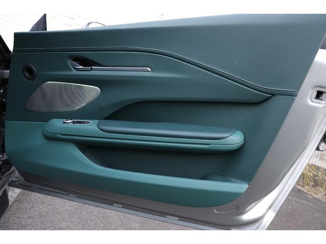 ヴァンテージ ベースグレード　現行　新車保証　Ｂｏｗｅｒｓ＆Ｗｉｌｋｉｎｓ　スポーツプラスシート　ベンチレーター　スモークドテール　２１Ｙスポーク鍛造ＡＷ　カーボンセラミックブレーキ　グロス２×２ツインカーボンファイバーロアー（58枚目）