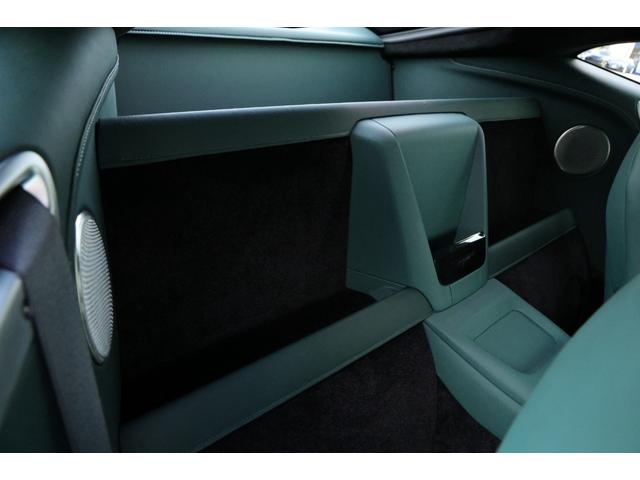 ヴァンテージ ベースグレード　現行　新車保証　Ｂｏｗｅｒｓ＆Ｗｉｌｋｉｎｓ　スポーツプラスシート　ベンチレーター　スモークドテール　２１Ｙスポーク鍛造ＡＷ　カーボンセラミックブレーキ　グロス２×２ツインカーボンファイバーロアー（60枚目）