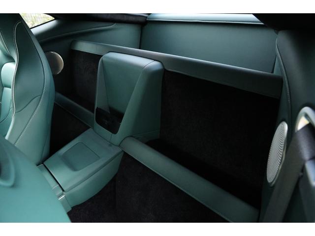 ヴァンテージ ベースグレード　現行　新車保証　Ｂｏｗｅｒｓ＆Ｗｉｌｋｉｎｓ　スポーツプラスシート　ベンチレーター　スモークドテール　２１Ｙスポーク鍛造ＡＷ　カーボンセラミックブレーキ　グロス２×２ツインカーボンファイバーロアー（65枚目）