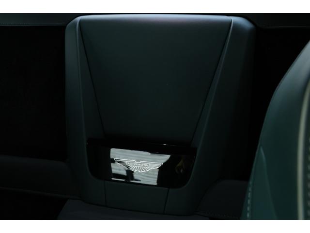 ヴァンテージ ベースグレード　現行　新車保証　Ｂｏｗｅｒｓ＆Ｗｉｌｋｉｎｓ　スポーツプラスシート　ベンチレーター　スモークドテール　２１Ｙスポーク鍛造ＡＷ　カーボンセラミックブレーキ　グロス２×２ツインカーボンファイバーロアー（66枚目）