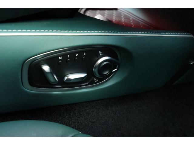 ヴァンテージ ベースグレード　現行　新車保証　Ｂｏｗｅｒｓ＆Ｗｉｌｋｉｎｓ　スポーツプラスシート　ベンチレーター　スモークドテール　２１Ｙスポーク鍛造ＡＷ　カーボンセラミックブレーキ　グロス２×２ツインカーボンファイバーロアー（69枚目）