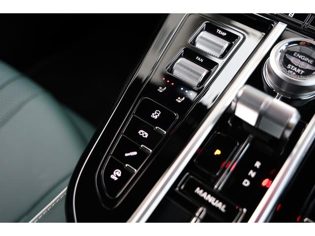 ヴァンテージ ベースグレード　現行　新車保証　Ｂｏｗｅｒｓ＆Ｗｉｌｋｉｎｓ　スポーツプラスシート　ベンチレーター　スモークドテール　２１Ｙスポーク鍛造ＡＷ　カーボンセラミックブレーキ　グロス２×２ツインカーボンファイバーロアー（72枚目）