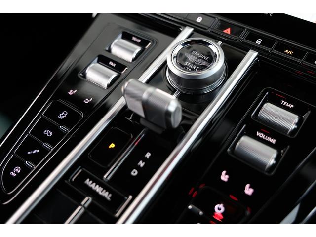 ヴァンテージ ベースグレード　現行　新車保証　Ｂｏｗｅｒｓ＆Ｗｉｌｋｉｎｓ　スポーツプラスシート　ベンチレーター　スモークドテール　２１Ｙスポーク鍛造ＡＷ　カーボンセラミックブレーキ　グロス２×２ツインカーボンファイバーロアー（73枚目）