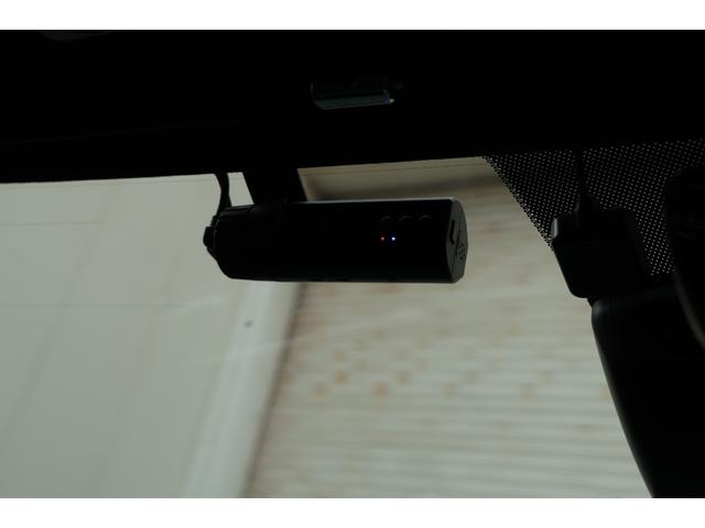 ヴァンテージ ベースグレード　現行　新車保証　Ｂｏｗｅｒｓ＆Ｗｉｌｋｉｎｓ　スポーツプラスシート　ベンチレーター　スモークドテール　２１Ｙスポーク鍛造ＡＷ　カーボンセラミックブレーキ　グロス２×２ツインカーボンファイバーロアー（76枚目）