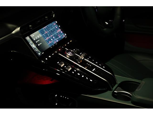 ヴァンテージ ベースグレード　現行　新車保証　Ｂｏｗｅｒｓ＆Ｗｉｌｋｉｎｓ　スポーツプラスシート　ベンチレーター　スモークドテール　２１Ｙスポーク鍛造ＡＷ　カーボンセラミックブレーキ　グロス２×２ツインカーボンファイバーロアー（79枚目）