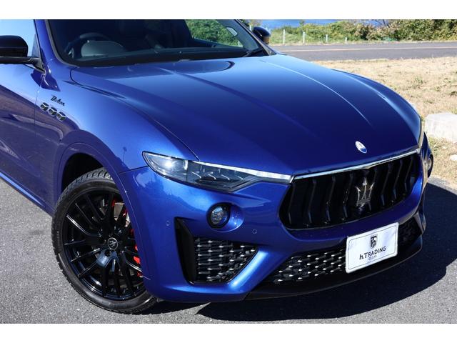 要所をブラックでまとめたネリッシモパッケージ。モデナ、モデナＳに標準で装備されています。