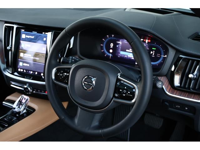 V60 リチャジアルティメットT6AWDプラグインハイブリド 新車保証 Googleナビ パノラマサンルーフ マッサージ機能付きファインナッパレザー ベンチレーター harman/kardon オレフォス社製シフトノブ 19AW HUD ACC 電動テールゲート(4枚目)