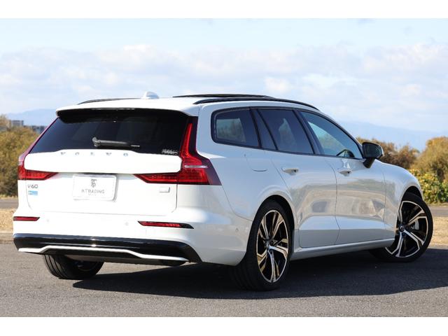 V60 リチャジアルティメットT6AWDプラグインハイブリド 新車保証 Googleナビ パノラマサンルーフ マッサージ機能付きファインナッパレザー ベンチレーター harman/kardon オレフォス社製シフトノブ 19AW HUD ACC 電動テールゲート(6枚目)