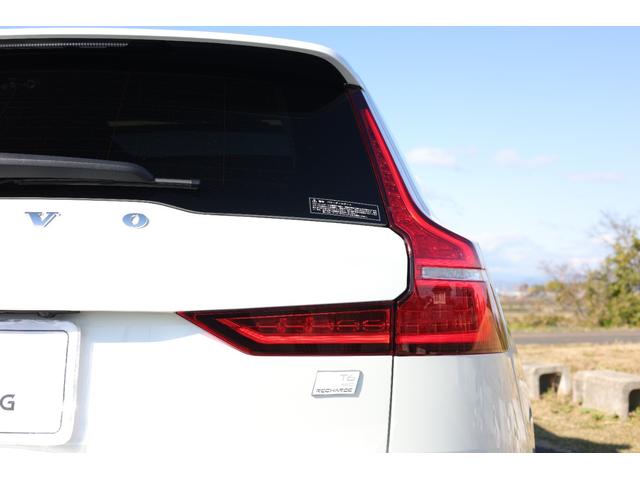 V60 リチャジアルティメットT6AWDプラグインハイブリド 新車保証 Googleナビ パノラマサンルーフ マッサージ機能付きファインナッパレザー ベンチレーター harman/kardon オレフォス社製シフトノブ 19AW HUD ACC 電動テールゲート(8枚目)
