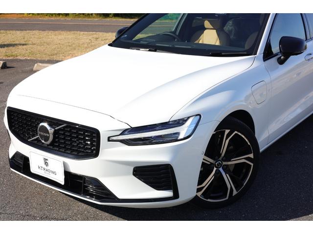 V60 リチャジアルティメットT6AWDプラグインハイブリド 新車保証 Googleナビ パノラマサンルーフ マッサージ機能付きファインナッパレザー ベンチレーター harman/kardon オレフォス社製シフトノブ 19AW HUD ACC 電動テールゲート(26枚目)