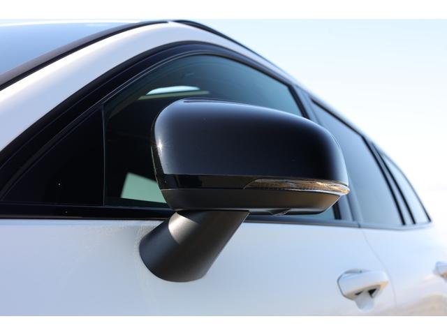 V60 リチャジアルティメットT6AWDプラグインハイブリド 新車保証 Googleナビ パノラマサンルーフ マッサージ機能付きファインナッパレザー ベンチレーター harman/kardon オレフォス社製シフトノブ 19AW HUD ACC 電動テールゲート(28枚目)