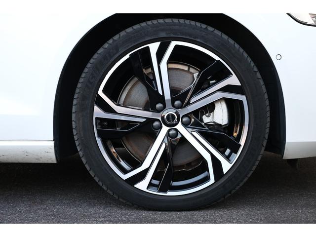 V60 リチャジアルティメットT6AWDプラグインハイブリド 新車保証 Googleナビ パノラマサンルーフ マッサージ機能付きファインナッパレザー ベンチレーター harman/kardon オレフォス社製シフトノブ 19AW HUD ACC 電動テールゲート(44枚目)