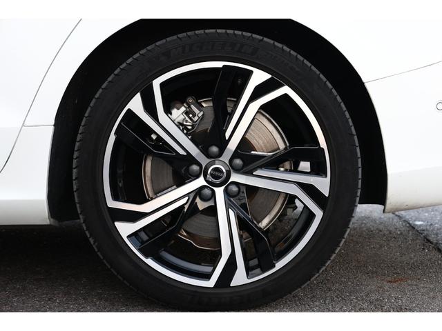V60 リチャジアルティメットT6AWDプラグインハイブリド 新車保証 Googleナビ パノラマサンルーフ マッサージ機能付きファインナッパレザー ベンチレーター harman/kardon オレフォス社製シフトノブ 19AW HUD ACC 電動テールゲート(47枚目)