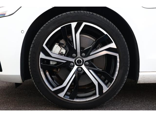V60 リチャジアルティメットT6AWDプラグインハイブリド 新車保証 Googleナビ パノラマサンルーフ マッサージ機能付きファインナッパレザー ベンチレーター harman/kardon オレフォス社製シフトノブ 19AW HUD ACC 電動テールゲート(48枚目)