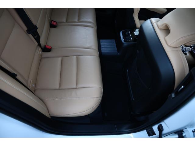 V60 リチャジアルティメットT6AWDプラグインハイブリド 新車保証 Googleナビ パノラマサンルーフ マッサージ機能付きファインナッパレザー ベンチレーター harman/kardon オレフォス社製シフトノブ 19AW HUD ACC 電動テールゲート(52枚目)