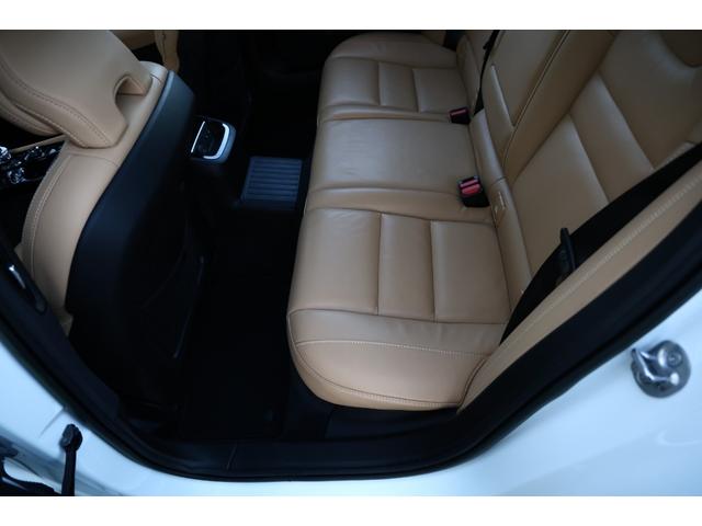 V60 リチャジアルティメットT6AWDプラグインハイブリド 新車保証 Googleナビ パノラマサンルーフ マッサージ機能付きファインナッパレザー ベンチレーター harman/kardon オレフォス社製シフトノブ 19AW HUD ACC 電動テールゲート(56枚目)