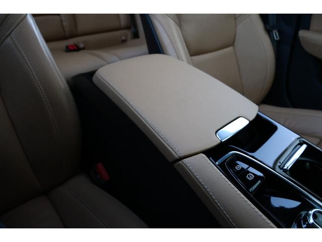 V60 リチャジアルティメットT6AWDプラグインハイブリド 新車保証 Googleナビ パノラマサンルーフ マッサージ機能付きファインナッパレザー ベンチレーター harman/kardon オレフォス社製シフトノブ 19AW HUD ACC 電動テールゲート(75枚目)