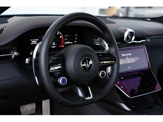 グランカブリオ トロフェオ 新車保証 テックアシスタンスP スポーツデザインP Sonus faberプレミアムオーディオ ネロ/ロッソインテリア ソフトトップ/グラナータ ペガソ鍛造20/21AW レッドキャリパー HUD(4枚目)