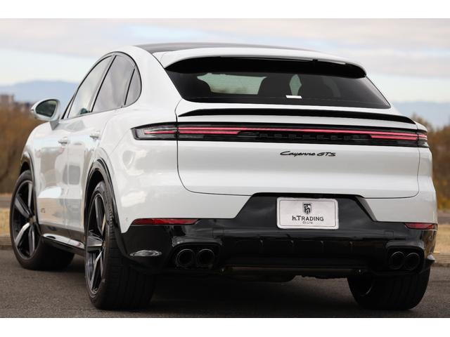 カイエンクーペ カイエンGTS クーペ 1オーナー 新車保証 GTSインテリアPKG(カーマインレッド) PDCC パッセンジャーディスプレイ Exclusive Design22AW 4ゾーンAC ソフトクローズドドア 電動テールゲート(2枚目)