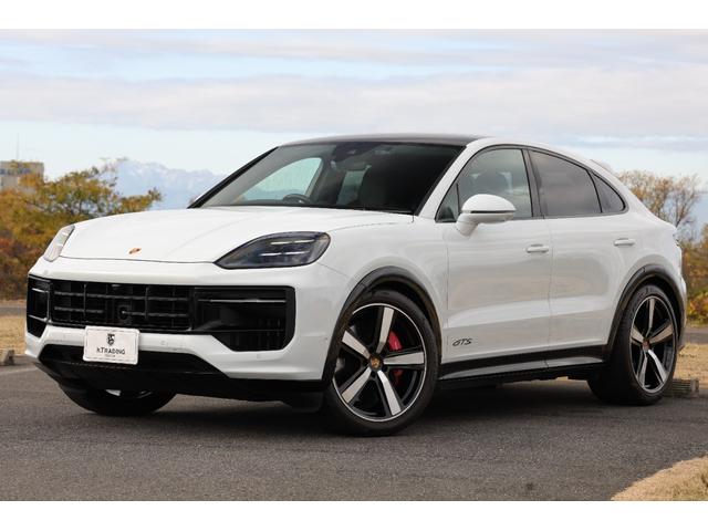 カイエンクーペ カイエンGTS クーペ 1オーナー 新車保証 GTSインテリアPKG(カーマインレッド) PDCC パッセンジャーディスプレイ Exclusive Design22AW 4ゾーンAC ソフトクローズドドア 電動テールゲート(5枚目)