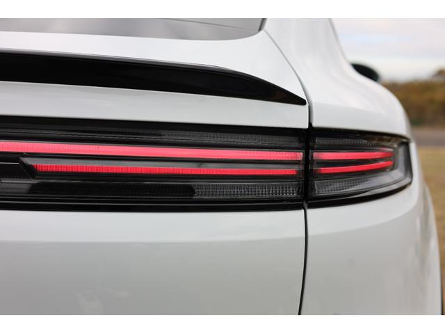 カイエンクーペ カイエンGTS クーペ 1オーナー 新車保証 GTSインテリアPKG(カーマインレッド) PDCC パッセンジャーディスプレイ Exclusive Design22AW 4ゾーンAC ソフトクローズドドア 電動テールゲート(8枚目)