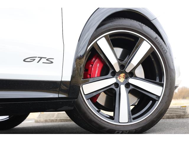 カイエンクーペ カイエンGTS クーペ 1オーナー 新車保証 GTSインテリアPKG(カーマインレッド) PDCC パッセンジャーディスプレイ Exclusive Design22AW 4ゾーンAC ソフトクローズドドア 電動テールゲート(10枚目)