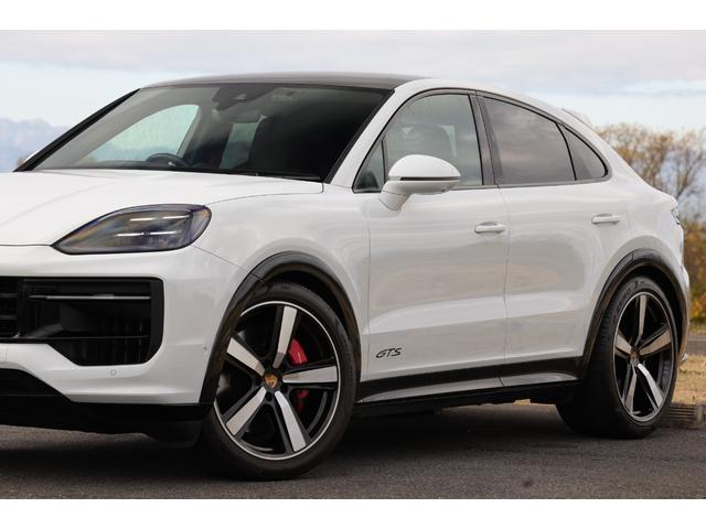 カイエンクーペ カイエンGTS クーペ 1オーナー 新車保証 GTSインテリアPKG(カーマインレッド) PDCC パッセンジャーディスプレイ Exclusive Design22AW 4ゾーンAC ソフトクローズドドア 電動テールゲート(20枚目)