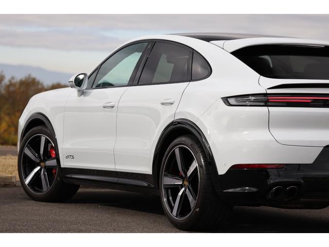 カイエンクーペ カイエンGTS クーペ 1オーナー 新車保証 GTSインテリアPKG(カーマインレッド) PDCC パッセンジャーディスプレイ Exclusive Design22AW 4ゾーンAC ソフトクローズドドア 電動テールゲート(45枚目)