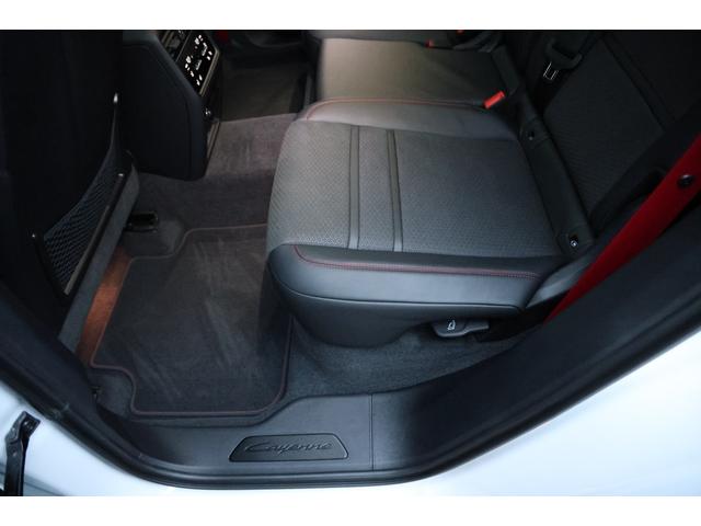 カイエンクーペ カイエンGTS クーペ 1オーナー 新車保証 GTSインテリアPKG(カーマインレッド) PDCC パッセンジャーディスプレイ Exclusive Design22AW 4ゾーンAC ソフトクローズドドア 電動テールゲート(62枚目)