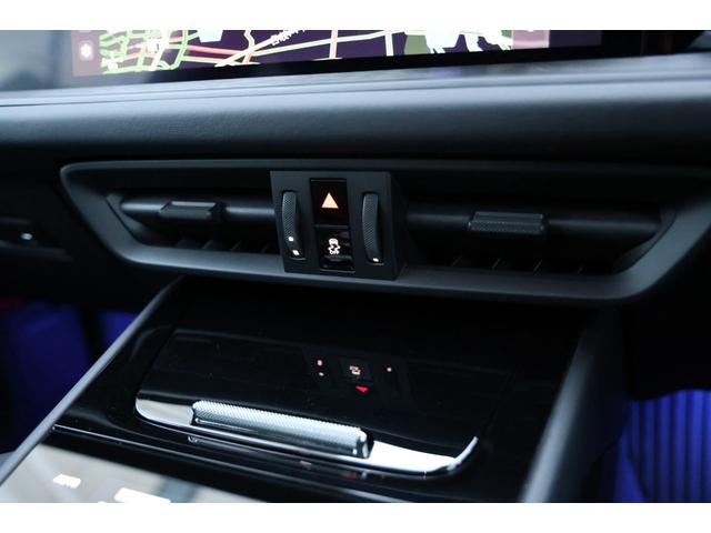 カイエンクーペ カイエンGTS クーペ 1オーナー 新車保証 GTSインテリアPKG(カーマインレッド) PDCC パッセンジャーディスプレイ Exclusive Design22AW 4ゾーンAC ソフトクローズドドア 電動テールゲート(69枚目)