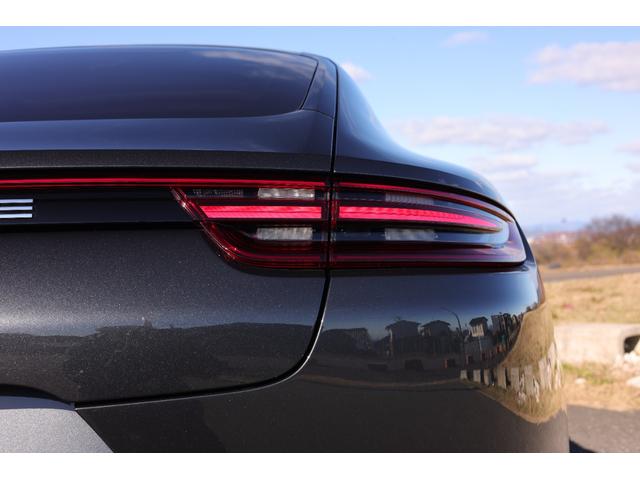 パナメーラ ４　エグゼクティブ　法人１オーナー　ロングボディ　４人乗り　スポーツデザインパッケージ　スポーツエグゾースト　パノラマサンルーフ　４ゾーンエアコン　ソフトクローズドドア　マトリクスＬＥＤヘッドＰＤＬＳ　地デジチューナー（10枚目）