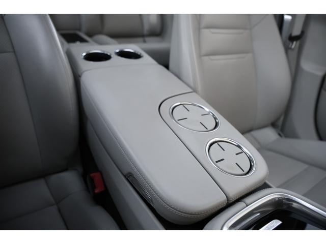 パナメーラ ４　エグゼクティブ　法人１オーナー　ロングボディ　４人乗り　スポーツデザインパッケージ　スポーツエグゾースト　パノラマサンルーフ　４ゾーンエアコン　ソフトクローズドドア　マトリクスＬＥＤヘッドＰＤＬＳ　地デジチューナー（77枚目）