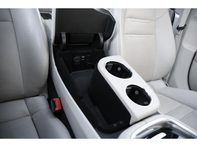 パナメーラ ４　エグゼクティブ　法人１オーナー　ロングボディ　４人乗り　スポーツデザインパッケージ　スポーツエグゾースト　パノラマサンルーフ　４ゾーンエアコン　ソフトクローズドドア　マトリクスＬＥＤヘッドＰＤＬＳ　地デジチューナー（78枚目）