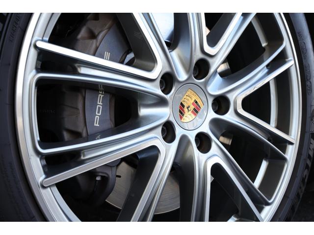パナメーラ ４　Ｅ－ハイブリッド　スポーツツーリスモ　スポーツクロノパッケージ　バルダオインテリアパッケージ　Ｂｕｒｍｅｓｔｅｒハイエンドオーディオ　パノラマサンルーフ　エクスクルーシブデザイン２１ＡＷ　マトリクスＬＥＤヘッド　ソフトクローズドドア（9枚目）