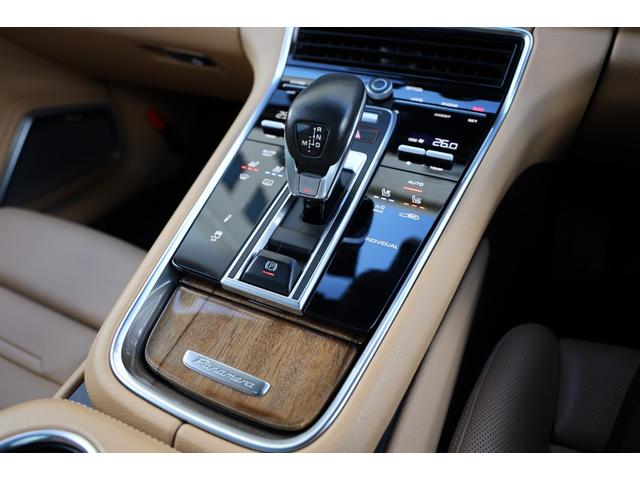 パナメーラ ４　Ｅ－ハイブリッド　スポーツツーリスモ　スポーツクロノパッケージ　バルダオインテリアパッケージ　Ｂｕｒｍｅｓｔｅｒハイエンドオーディオ　パノラマサンルーフ　エクスクルーシブデザイン２１ＡＷ　マトリクスＬＥＤヘッド　ソフトクローズドドア（67枚目）