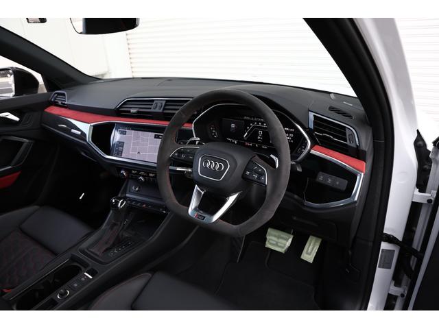 ＲＳ Ｑ３ ベースグレード　ＲＳデザインパッケージレッド　ブラックＡｕｄｉ　ｒｉｎｇｓ＆ブラックスタイリングパッケージ　パノラマＳＲ　２１ＡＷ　ダンピングコントロールサス　Ｂａｎｇ＆Ｏｌｕｆｓｅｎ　ＲＳスポエグ　電動テールゲート（5枚目）