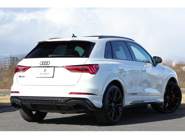 ＲＳ Ｑ３ ベースグレード　ＲＳデザインパッケージレッド　ブラックＡｕｄｉ　ｒｉｎｇｓ＆ブラックスタイリングパッケージ　パノラマＳＲ　２１ＡＷ　ダンピングコントロールサス　Ｂａｎｇ＆Ｏｌｕｆｓｅｎ　ＲＳスポエグ　電動テールゲート（8枚目）
