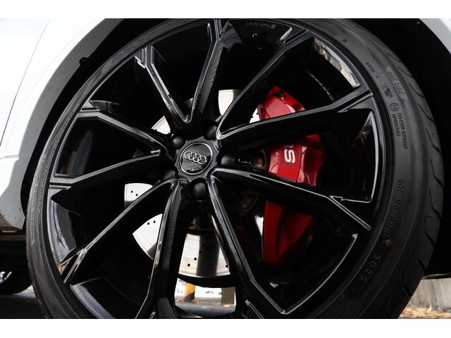 ＲＳ Ｑ３ ベースグレード　ＲＳデザインパッケージレッド　ブラックＡｕｄｉ　ｒｉｎｇｓ＆ブラックスタイリングパッケージ　パノラマＳＲ　２１ＡＷ　ダンピングコントロールサス　Ｂａｎｇ＆Ｏｌｕｆｓｅｎ　ＲＳスポエグ　電動テールゲート（11枚目）