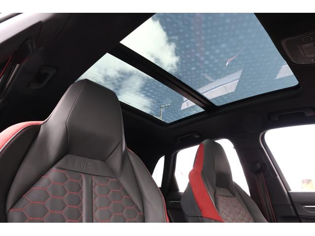 ＲＳ Ｑ３ ベースグレード　ＲＳデザインパッケージレッド　ブラックＡｕｄｉ　ｒｉｎｇｓ＆ブラックスタイリングパッケージ　パノラマＳＲ　２１ＡＷ　ダンピングコントロールサス　Ｂａｎｇ＆Ｏｌｕｆｓｅｎ　ＲＳスポエグ　電動テールゲート（12枚目）
