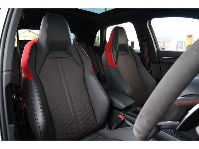 ＲＳ Ｑ３ ベースグレード　ＲＳデザインパッケージレッド　ブラックＡｕｄｉ　ｒｉｎｇｓ＆ブラックスタイリングパッケージ　パノラマＳＲ　２１ＡＷ　ダンピングコントロールサス　Ｂａｎｇ＆Ｏｌｕｆｓｅｎ　ＲＳスポエグ　電動テールゲート（14枚目）