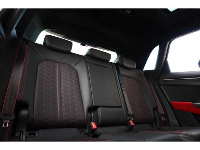 ＲＳ Ｑ３ ベースグレード　ＲＳデザインパッケージレッド　ブラックＡｕｄｉ　ｒｉｎｇｓ＆ブラックスタイリングパッケージ　パノラマＳＲ　２１ＡＷ　ダンピングコントロールサス　Ｂａｎｇ＆Ｏｌｕｆｓｅｎ　ＲＳスポエグ　電動テールゲート（15枚目）