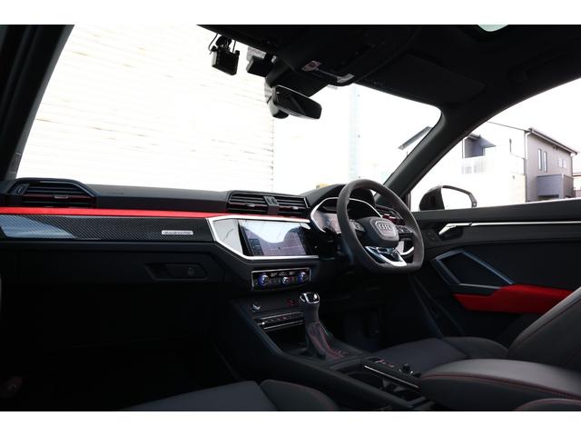 ＲＳ Ｑ３ ベースグレード　ＲＳデザインパッケージレッド　ブラックＡｕｄｉ　ｒｉｎｇｓ＆ブラックスタイリングパッケージ　パノラマＳＲ　２１ＡＷ　ダンピングコントロールサス　Ｂａｎｇ＆Ｏｌｕｆｓｅｎ　ＲＳスポエグ　電動テールゲート（57枚目）